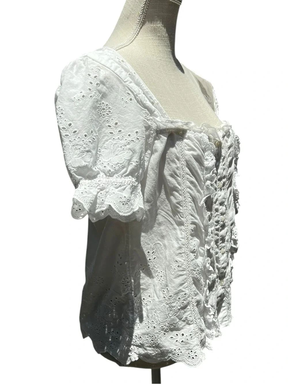 🌻Anthropologie White Eyelet Top Puff Sleeve Button Front Scalloped Hem XS